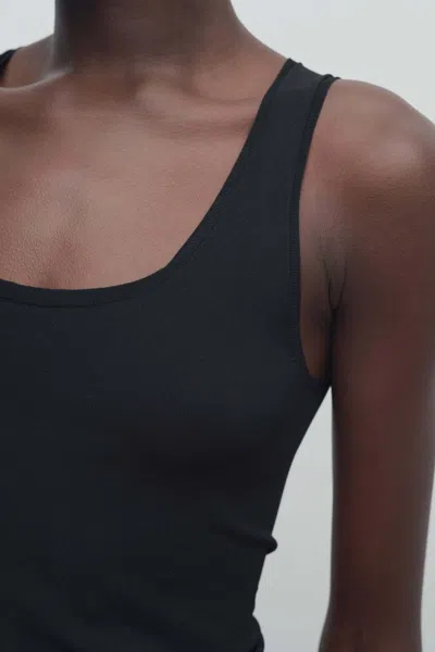 The Row Sleeveless Vest In Black