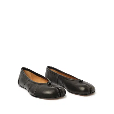 Maison Margiela Black Leather Flats With Unique Split Toe And Bow Accent In Black
