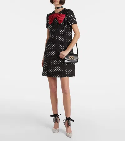 Valentino Garavani Vain Small Vlogo Leather Clutch Bag In Black