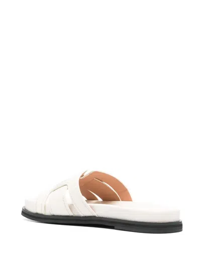 Bibi Lou Holly Slides In Weiss