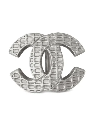 Pre-owned Chanel 2000 Cc Earrings In Silver