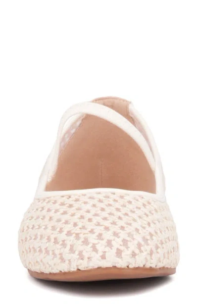 New York And Company Alena Womens Round Closed Toe Ballet Flats In White
