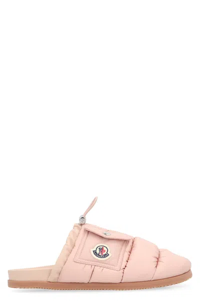 Moncler Mon Pocket Slippers With Soft Padded Design And Logo Patch In Pink