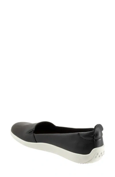Softwalk ® Deva Flat In Black