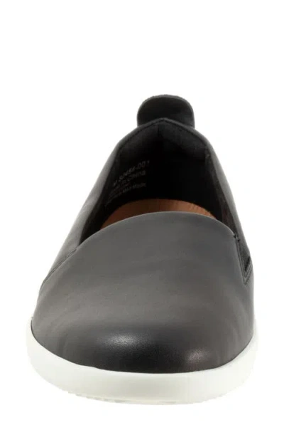 Softwalk ® Deva Flat In Black