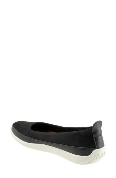 Softwalk ® Disa Flat In Black