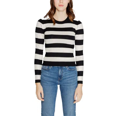 Jacqueline De Yong Viscose Tops & Women's T-shirt In Black