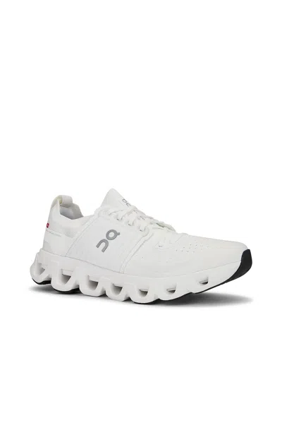 On Cloudswift 4 In White