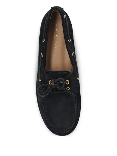 Gianvito Rossi Vandèe Suede Boat Shoes In Black