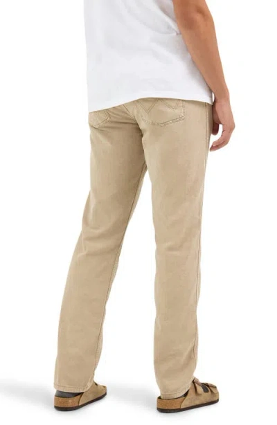 Wrangler Greensboro Straight Leg Jeans In Timberwolf