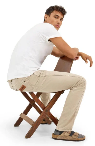 Wrangler Greensboro Straight Leg Jeans In Timberwolf