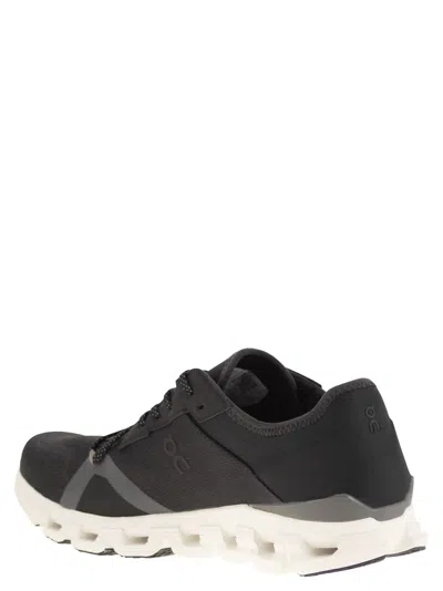 On Cloud X 4 Trainers In Black