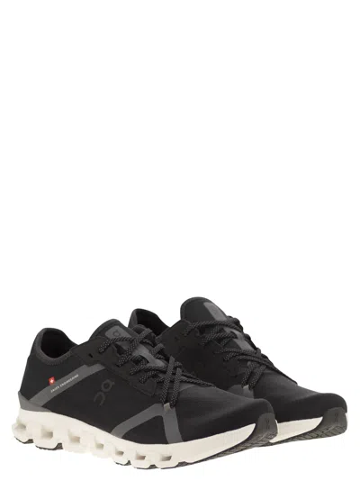 On Cloud X 4 Trainers In Black