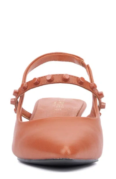 Torgeis Tamara Womens Pointed Closed Toe Kitten Heel Pumps In Brown