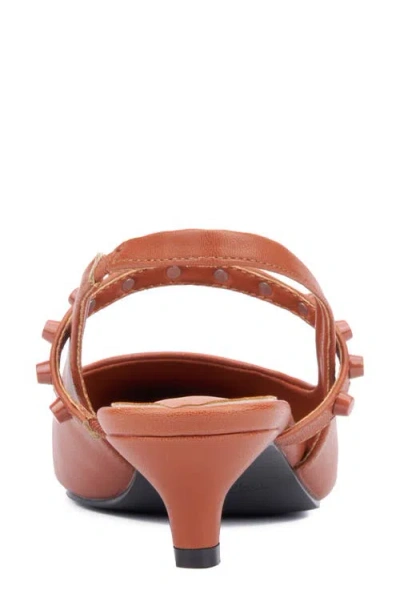 Torgeis Tamara Womens Pointed Closed Toe Kitten Heel Pumps In Brown