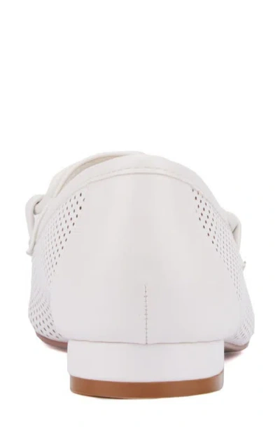 Torgeis Kalina Womens Square Closed Toe Loafers In White