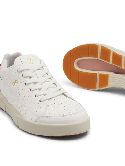 On Roger Centre Court White Woodrose Trainers In White