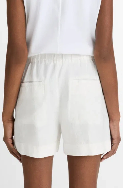 Vince Mid Rise Hemp Short In Off White In Off White