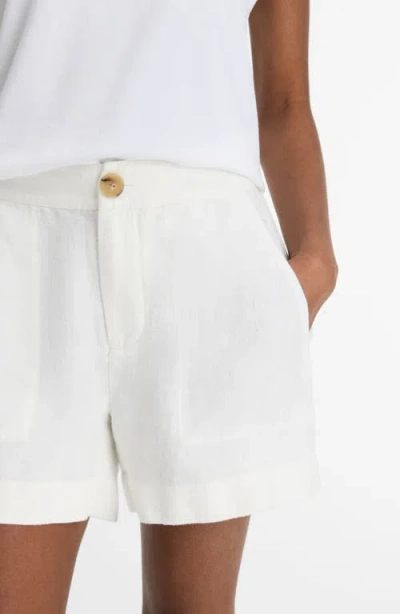 Vince Mid Rise Hemp Short In Off White In Off White