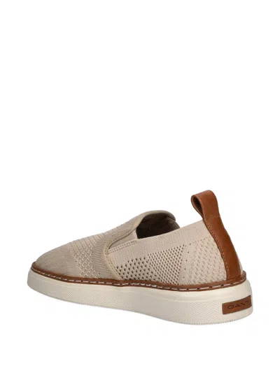 套穿式网布运动鞋