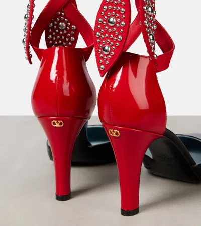 Valentino Black And Red Foliefoliage Décolleté In Black