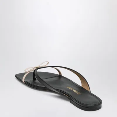 Ferragamo Black Leather Sandals With Thong Strap In Burgundy