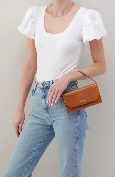 Hobo Romy Leather Wallet Crossbody In Truffle