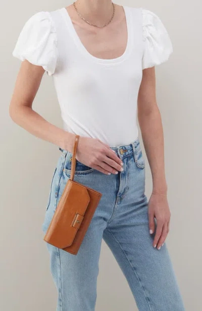 Hobo Romy Leather Wallet Crossbody In Truffle