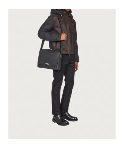 Ferragamo Zippered Shoulder Bag In Black