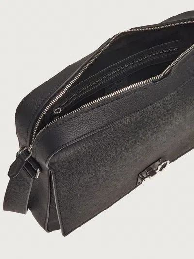 Ferragamo Zippered Shoulder Bag In Black