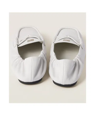 Miu Miu Mocassini In Nappa Bianca Donna In White