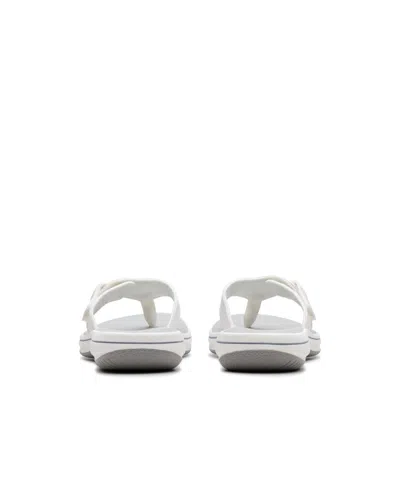 Clarks Cloudsteppers Women's Breeze Reyna Sandals In White Textile