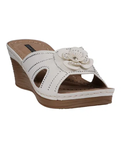 Gc Shoes Women's Fiora Floral Wedge Sandals In White