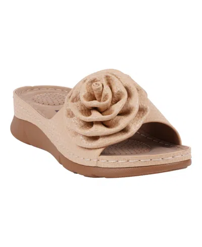 Gc Shoes Women's Honey Flower Rosette Flat Sandals In Natural