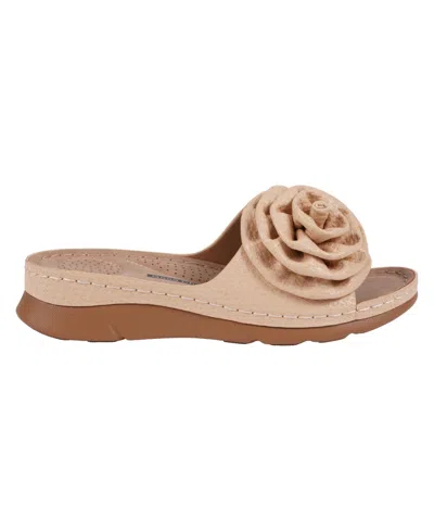 Gc Shoes Women's Honey Flower Rosette Flat Sandals In Natural