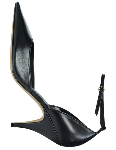The Row Uxor Leather Pumps In Black