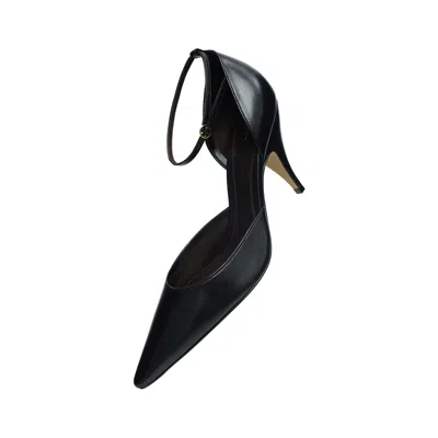 The Row Uxor Leather Pumps In Black