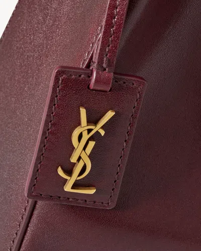 Saint Laurent Bucket Shoulder Bag In Hot Wine