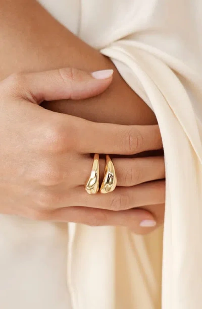 Ettika Modern Flow Statement Ring In Gold