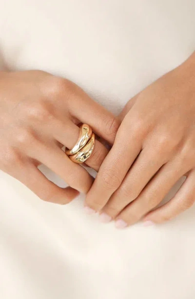 Ettika Modern Flow Statement Ring In Gold