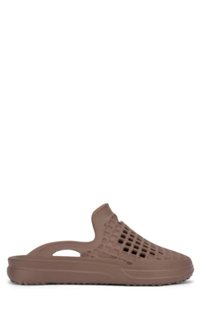 Lusso Cloud Scenario Perforated Clog In Malt