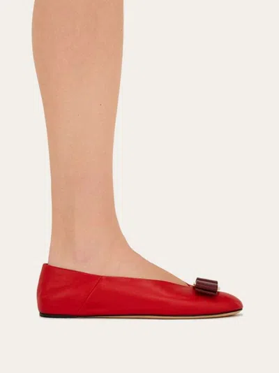Ferragamo Vanna Bow Detail Flat Sole Ballerina In Red