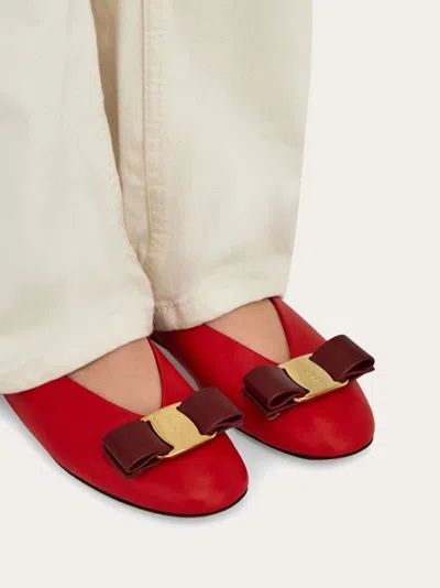 Ferragamo Vanna Bow Detail Flat Sole Ballerina In Red