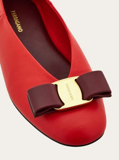Ferragamo Vanna Bow Detail Flat Sole Ballerina In Red