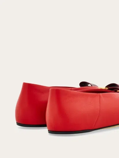 Ferragamo Vanna Bow Detail Flat Sole Ballerina In Red