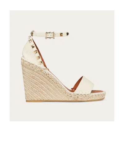 Valentino Garavani Garavani Rockstud Leather Espadrille Wedge Sandals In Saddle Brown Natural