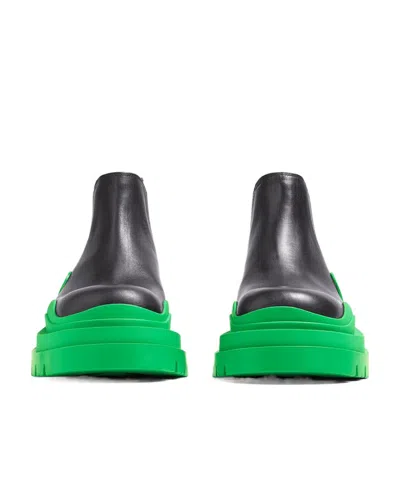 Bottega Veneta Color-blocking Design Chelsea Short Boots In Green