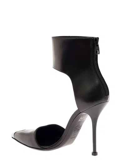 Alexander Mcqueen Punk Patent Pump In Black