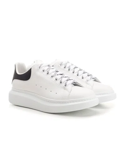 Alexander Mcqueen White And Black Low-top Sneakers With Chunky Sole And Contrasting Heel Tab In Leather Man In White