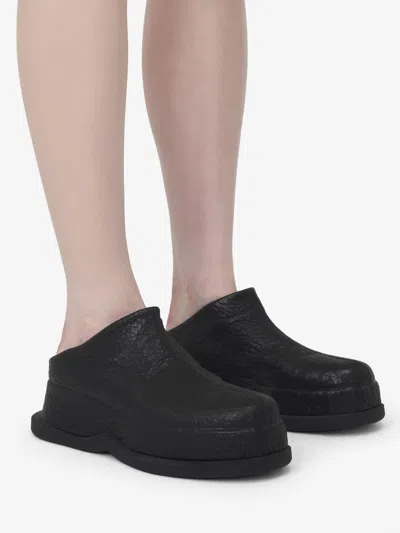 Alexander Mcqueen Women's Leather Wave Slippers Sandal In Black